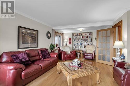 1410 Montreal Road, Cornwall, ON - Indoor Photo Showing Living Room