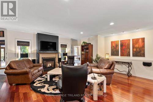 1700 Weir Avenue, London, ON - Indoor Photo Showing Living Room With Fireplace