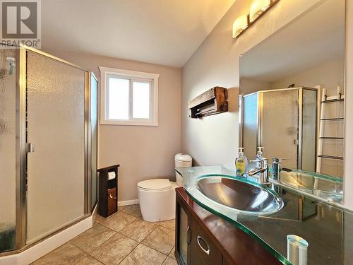 4142 Dale Lake Road, Quesnel, BC - Indoor Photo Showing Bathroom