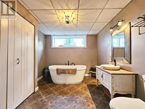 4142 Dale Lake Road, Quesnel, BC - Indoor Photo Showing Bathroom