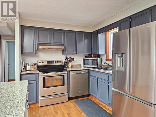 4142 Dale Lake Road, Quesnel, BC - Indoor Photo Showing Kitchen With Double Sink