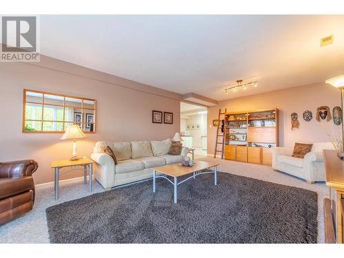 2841 Noyes Road, Naramata, BC - Indoor Photo Showing Living Room