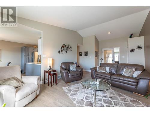 2841 Noyes Road, Naramata, BC - Indoor Photo Showing Living Room