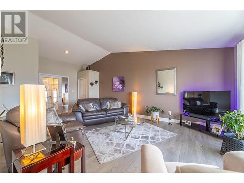 2841 Noyes Road, Naramata, BC - Indoor Photo Showing Living Room