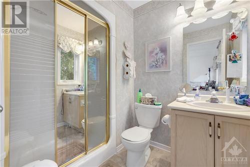 95 Springcreek Crescent, Ottawa, ON - Indoor Photo Showing Bathroom