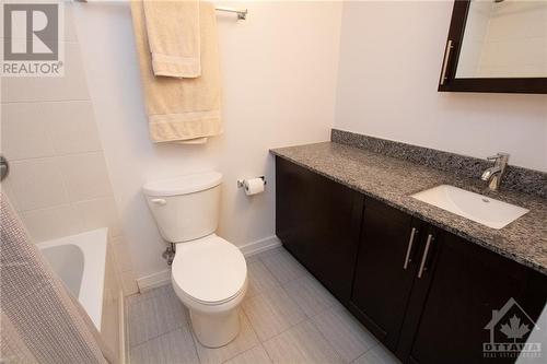 40 Nepean Street Unit#802, Ottawa, ON - Indoor Photo Showing Bathroom