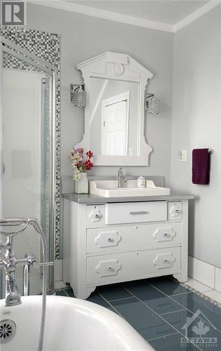 77 Napoleon Street, Carleton Place, ON - Indoor Photo Showing Bathroom