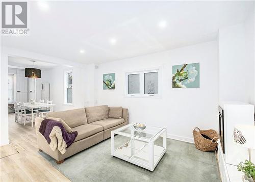 77 Napoleon Street, Carleton Place, ON - Indoor Photo Showing Living Room