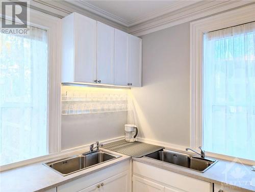 77 Napoleon Street, Carleton Place, ON - Indoor Photo Showing Kitchen