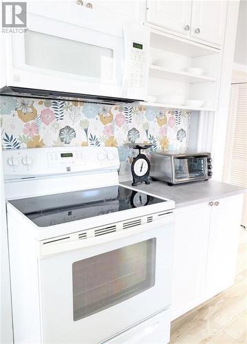 77 Napoleon Street, Carleton Place, ON - Indoor Photo Showing Kitchen