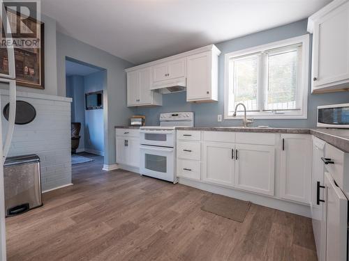 7 Main Street, Bauline, NL - Indoor Photo Showing Kitchen