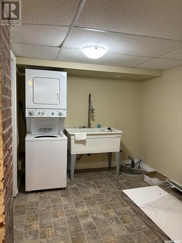 76 Angus Crescent, Regina, SK - Indoor Photo Showing Laundry Room