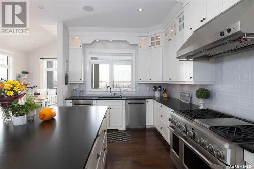 160 Hanley Crescent, Edenwold Rm No. 158, SK - Indoor Photo Showing Kitchen With Upgraded Kitchen