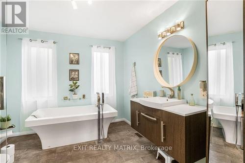 876 Queen Street, Champlain, ON - Indoor Photo Showing Bathroom