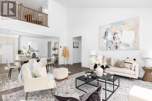 10 Dyer Crescent, Bracebridge, ON - Indoor Photo Showing Living Room