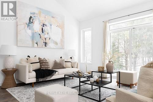 10 Dyer Crescent, Bracebridge, ON - Indoor Photo Showing Living Room