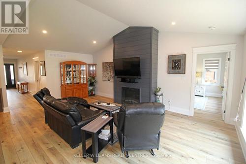 111 Third Street, Brockton, ON - Indoor With Fireplace