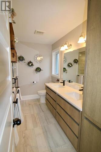 111 Third Street, Brockton, ON - Indoor Photo Showing Bathroom