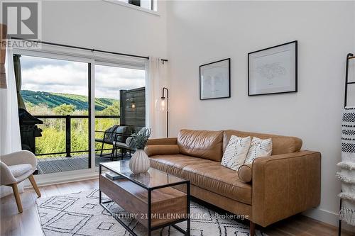 406 - 16 Beckwith Lane W, Blue Mountains, ON - Indoor Photo Showing Living Room