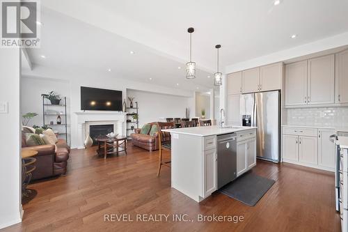 4065 Healing Street, Lincoln, ON - Indoor Photo Showing Kitchen With Upgraded Kitchen