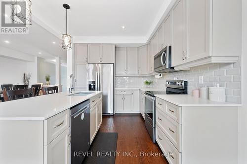 4065 Healing Street, Lincoln, ON - Indoor Photo Showing Kitchen With Upgraded Kitchen