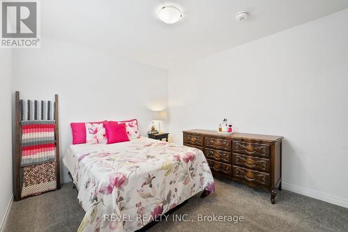 4065 Healing Street, Lincoln, ON - Indoor Photo Showing Bedroom