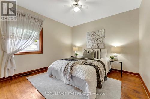 33 Greenwood Street, Hamilton, ON - Indoor Photo Showing Bedroom