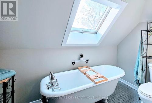 653 William Street, London, ON - Indoor Photo Showing Bathroom