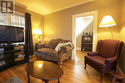 493 Northland Rd, Sault Ste. Marie, ON - Indoor Photo Showing Living Room