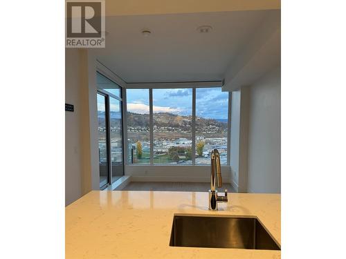 1191 Sunset Drive Unit# 1607, Kelowna, BC - Indoor Photo Showing Kitchen