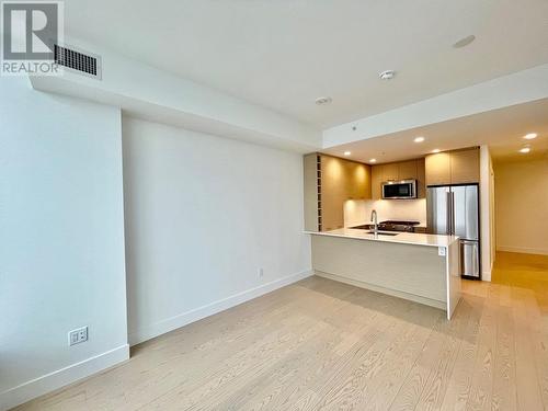 1191 Sunset Drive Unit# 1607, Kelowna, BC - Indoor Photo Showing Kitchen