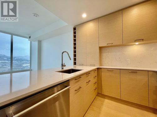 1191 Sunset Drive Unit# 1607, Kelowna, BC - Indoor Photo Showing Kitchen