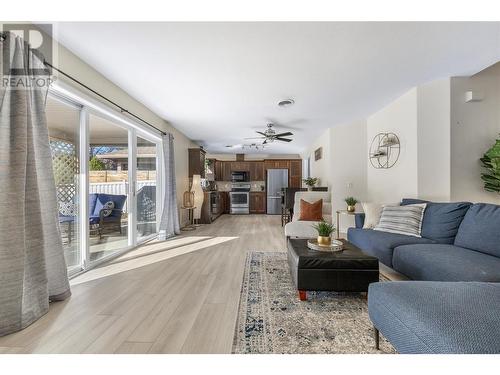 3832 Glen Canyon Drive, West Kelowna, BC - Indoor Photo Showing Living Room