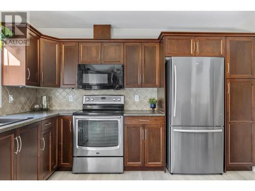 3832 Glen Canyon Drive, West Kelowna, BC - Indoor Photo Showing Kitchen