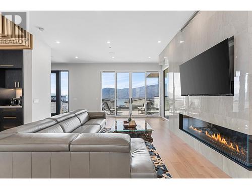 9829 Beacon Hill Crescent, Lake Country, BC - Indoor Photo Showing Living Room With Fireplace