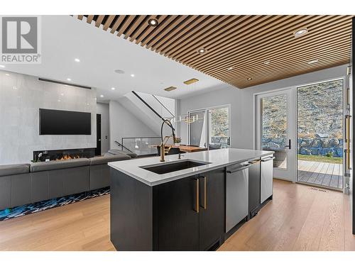 9829 Beacon Hill Crescent, Lake Country, BC - Indoor Photo Showing Kitchen