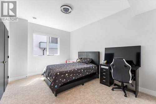 9829 Beacon Hill Crescent, Lake Country, BC - Indoor Photo Showing Bedroom