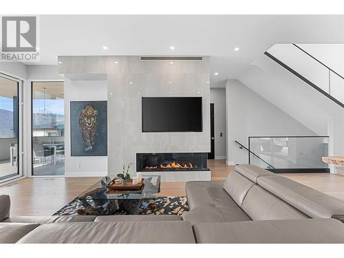 9829 Beacon Hill Crescent, Lake Country, BC - Indoor Photo Showing Living Room With Fireplace