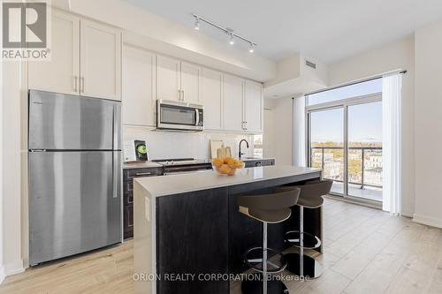 613 - 201 Brock Street, Whitby, ON - Indoor Photo Showing Kitchen With Stainless Steel Kitchen With Upgraded Kitchen