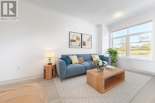 105 Carneros Way, Markham, ON - Indoor Photo Showing Living Room