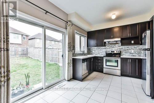 104 Evershot Crescent, Markham, ON - Indoor Photo Showing Kitchen With Upgraded Kitchen