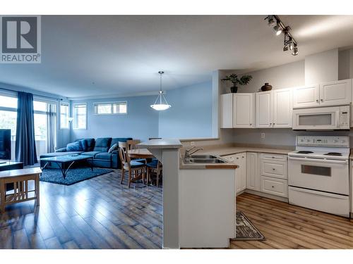 1088 Sunset Drive Unit# 306, Kelowna, BC - Indoor Photo Showing Kitchen With Double Sink