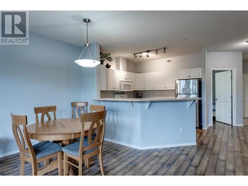 1088 Sunset Drive Unit# 306, Kelowna, BC - Indoor Photo Showing Dining Room