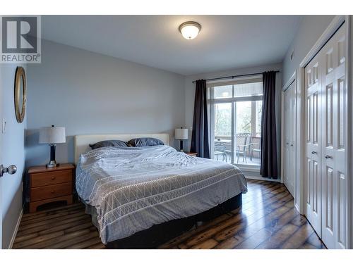 1088 Sunset Drive Unit# 306, Kelowna, BC - Indoor Photo Showing Bedroom