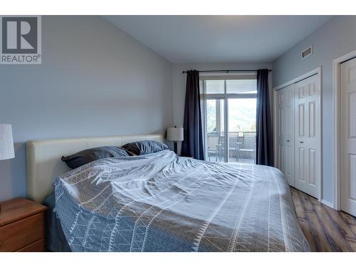 1088 Sunset Drive Unit# 306, Kelowna, BC - Indoor Photo Showing Bedroom