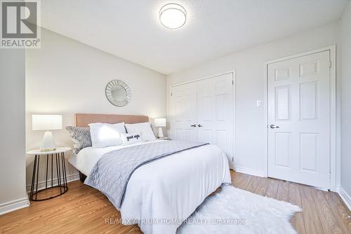 28 Mandel Crescent, Richmond Hill, ON - Indoor Photo Showing Bedroom