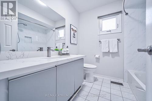 28 Mandel Crescent, Richmond Hill, ON - Indoor Photo Showing Bathroom