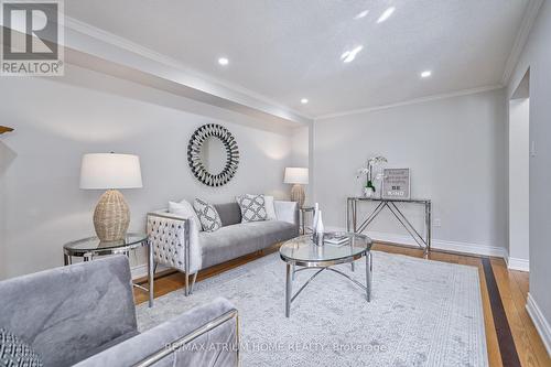 28 Mandel Crescent, Richmond Hill, ON - Indoor Photo Showing Living Room