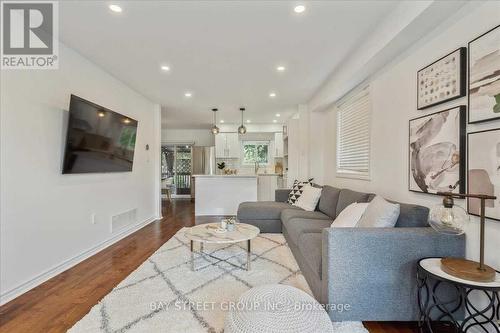 62 Summerset Drive, Barrie, ON - Indoor Photo Showing Living Room