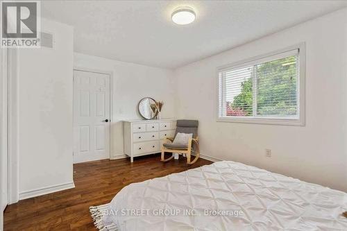 62 Summerset Drive, Barrie, ON - Indoor Photo Showing Bedroom